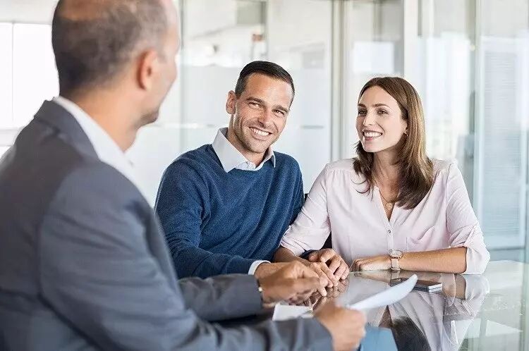 Conveyancer meets with couple